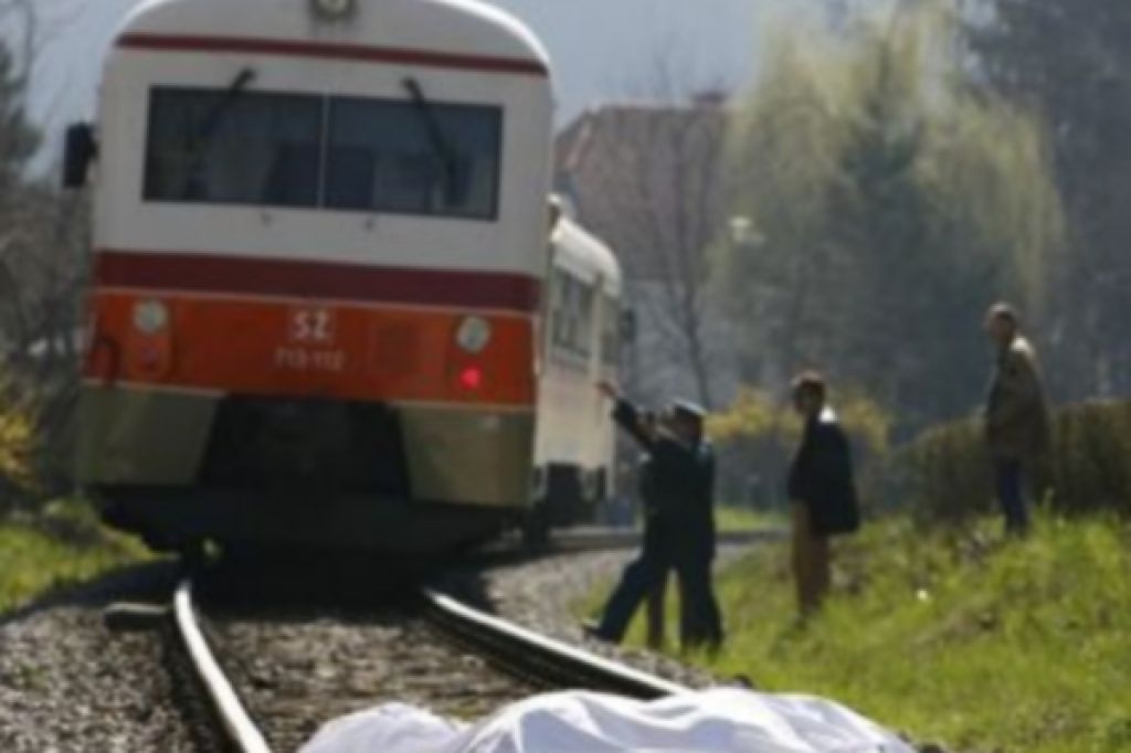Vlak do smrti povozil moškega